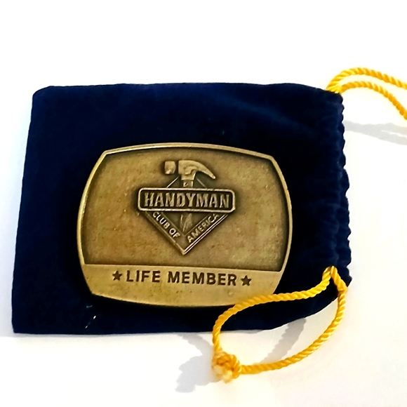VINTAGE HANDYMAN CLUB OF AMERICA LIFE MEMBER BRONZE BELT BUCKLE WITH POUCH - Picture 1 of 4